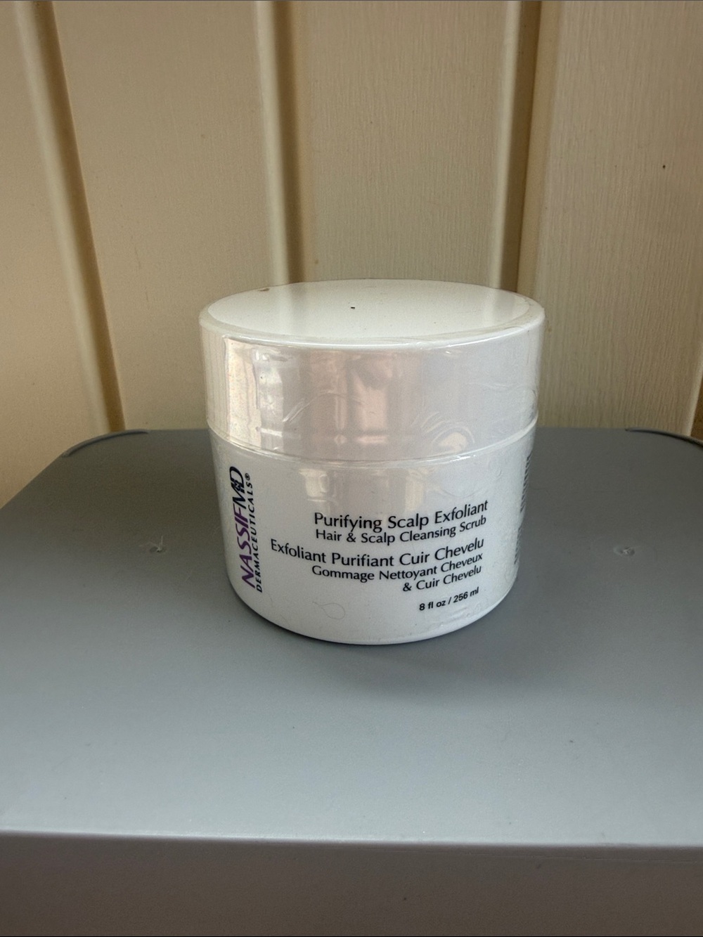 Massaged Professionals Purifying Scalp Exfoliant - White